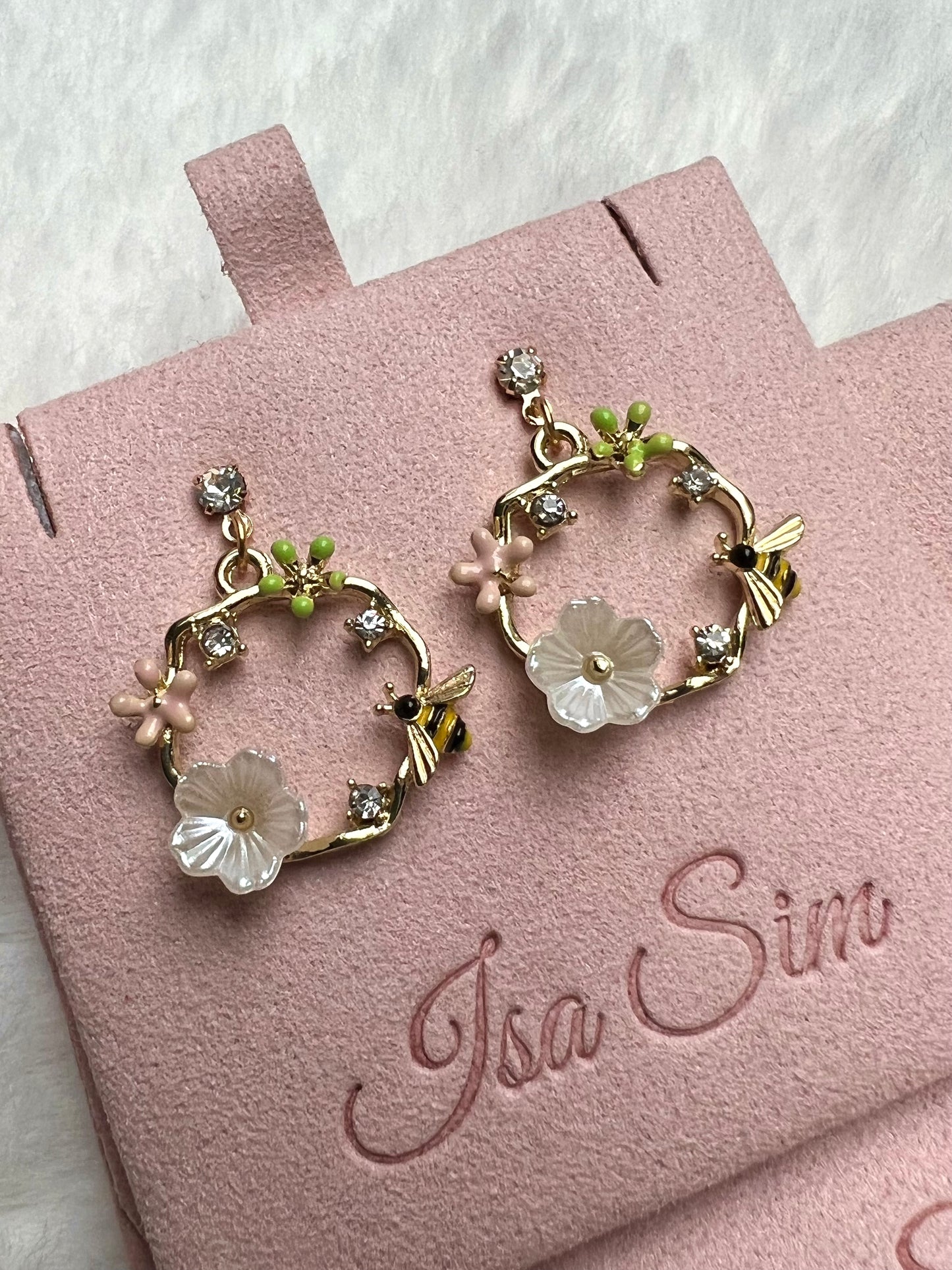 Garden Tales - 18K Gold Flower Bee Earrings